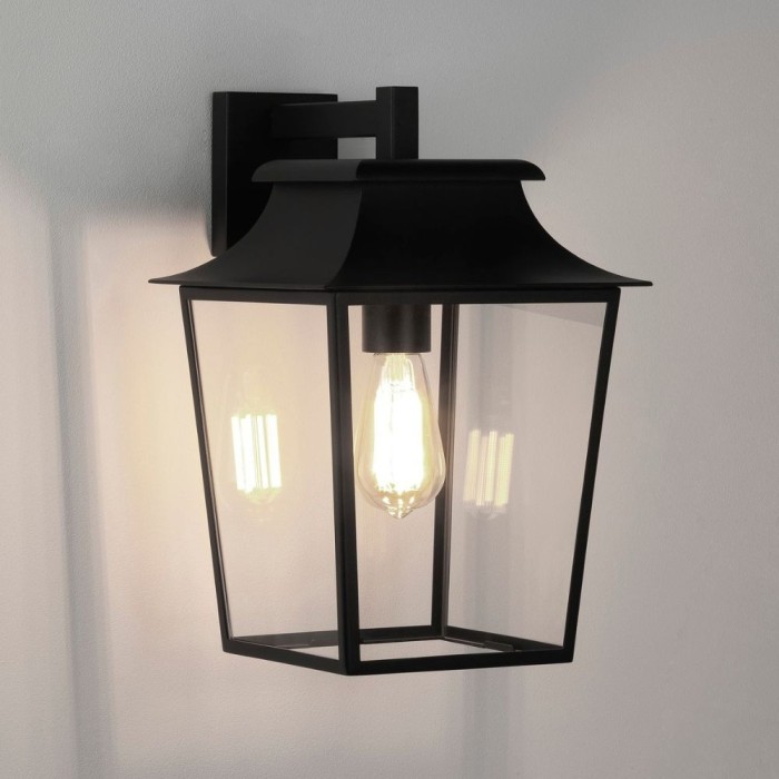 Richmond Wall Lantern Textured Black